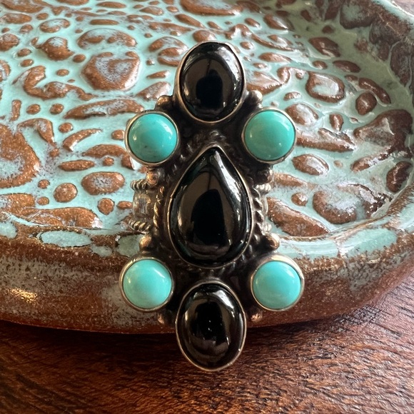 Native American Turquoise & Onyx Ring - Picture 4 of 7